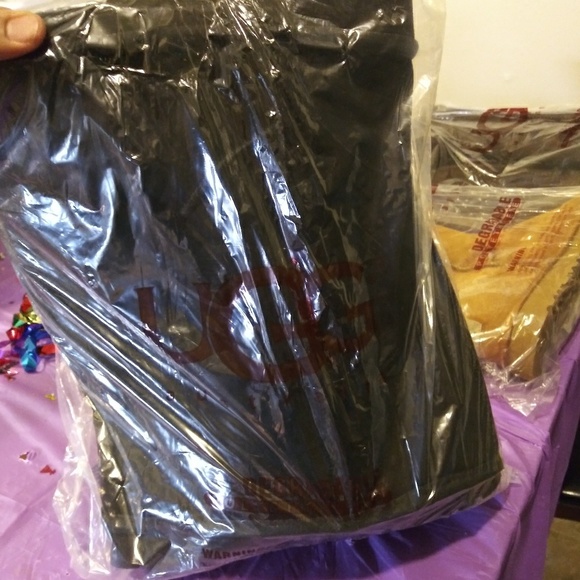 UGG BOOTS ( TALL ) ***BRAND-NEW***😍😍😍🔥🔥 - Picture 2 of 8